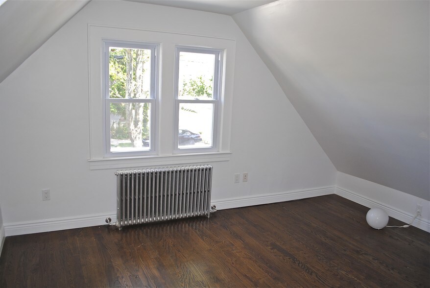 Building Photo - 60 Hayward Pl
