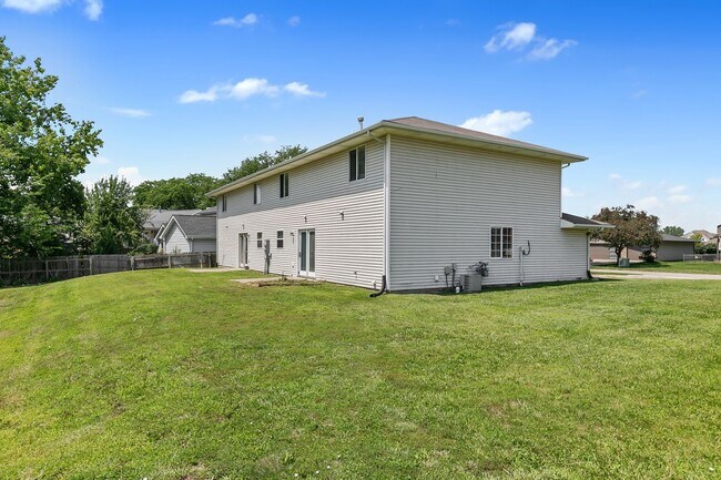 Building Photo - 501- 503 Lakeshore