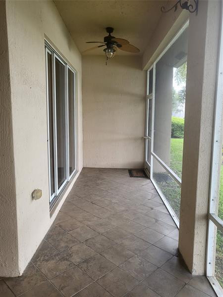 Building Photo - 3331 Lakeside Dr