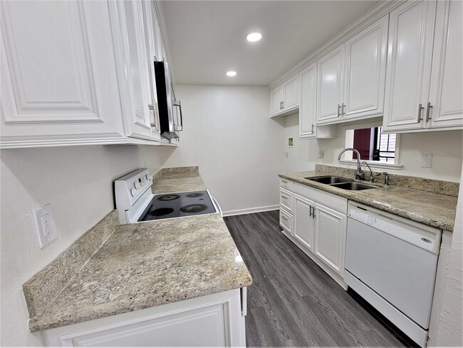Building Photo - 2553 Lancaster Ct