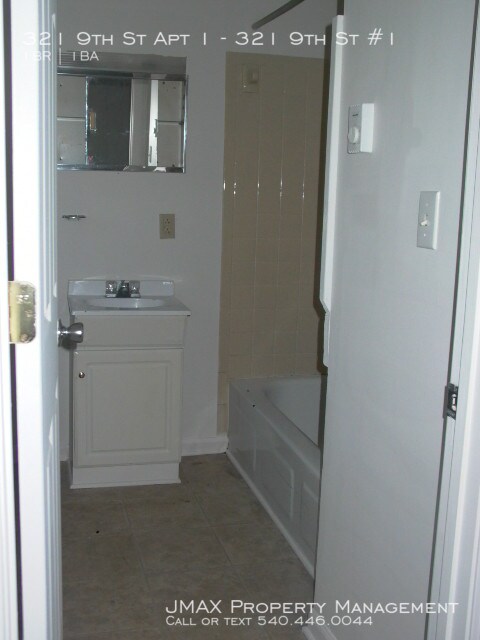 Building Photo - 321 9th St