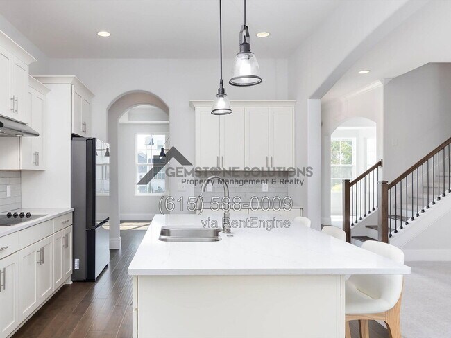 Building Photo - 631 Silva Ln