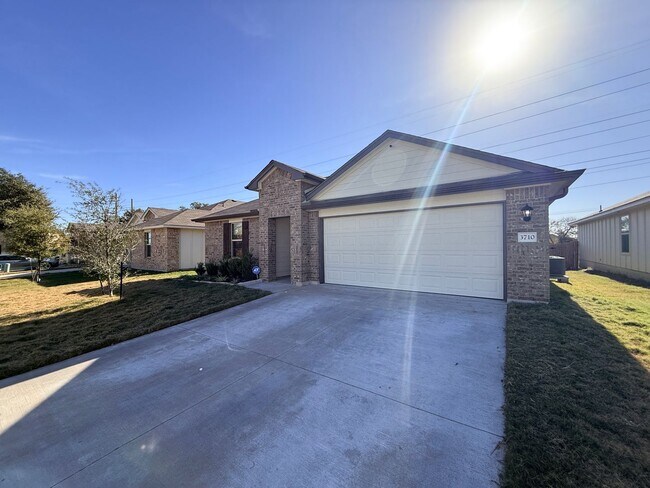 Building Photo - NEW IN MANAGEMENT - COMING SOON!