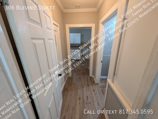 Building Photo - 306 Blevins St