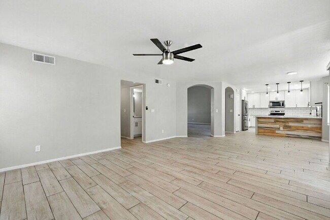 Building Photo - 4105 E Frye Rd