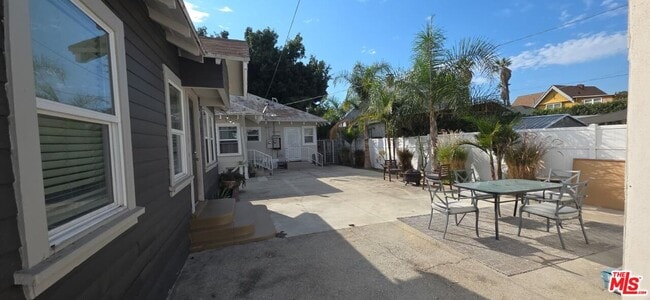 Building Photo - 2928 S Halldale Ave