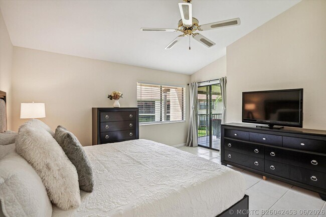 Building Photo - 5750 Coach House Cir