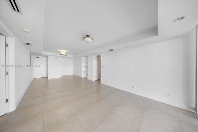 Building Photo - 20301 W Country Club Dr