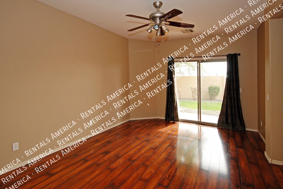 Building Photo - 2010 S Falcon Dr