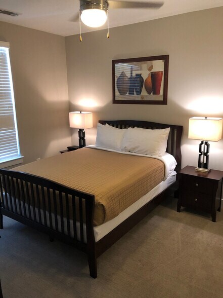 Building Photo - 2917 Camden Park Pl