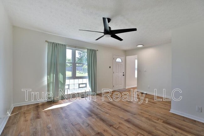 Building Photo - 601 Daventry Ln