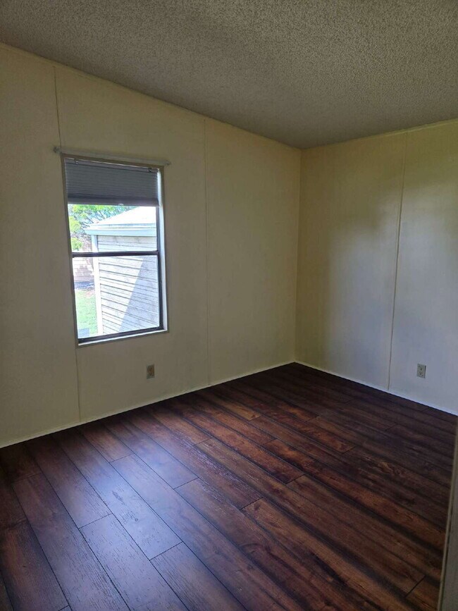 Building Photo - "Charming 3-Bed, 2-Bath Mobile Home Retrea...