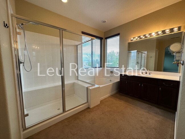 Building Photo - Lovely, 5bd, 3ba home in Serrano, with 3 c...