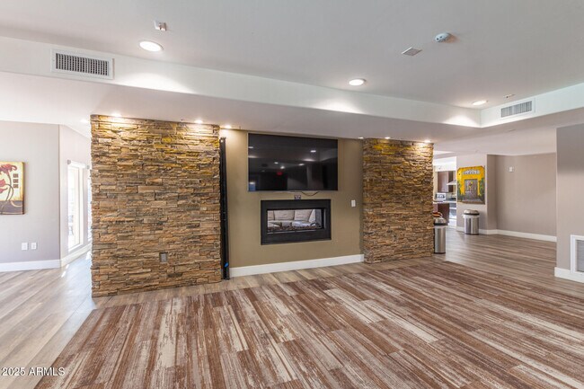 Building Photo - 5450 E Deer Valley Dr