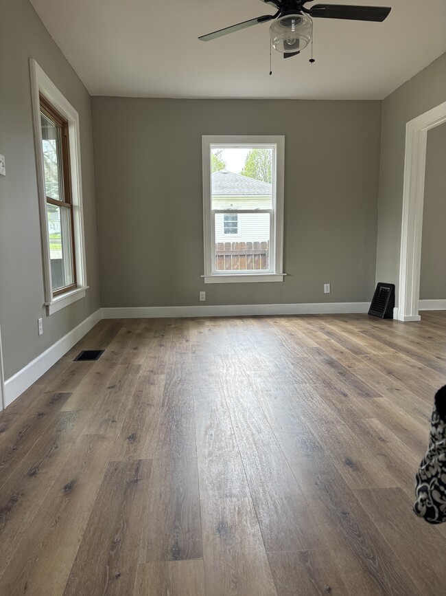 Building Photo - 1208 S Fruit Ave