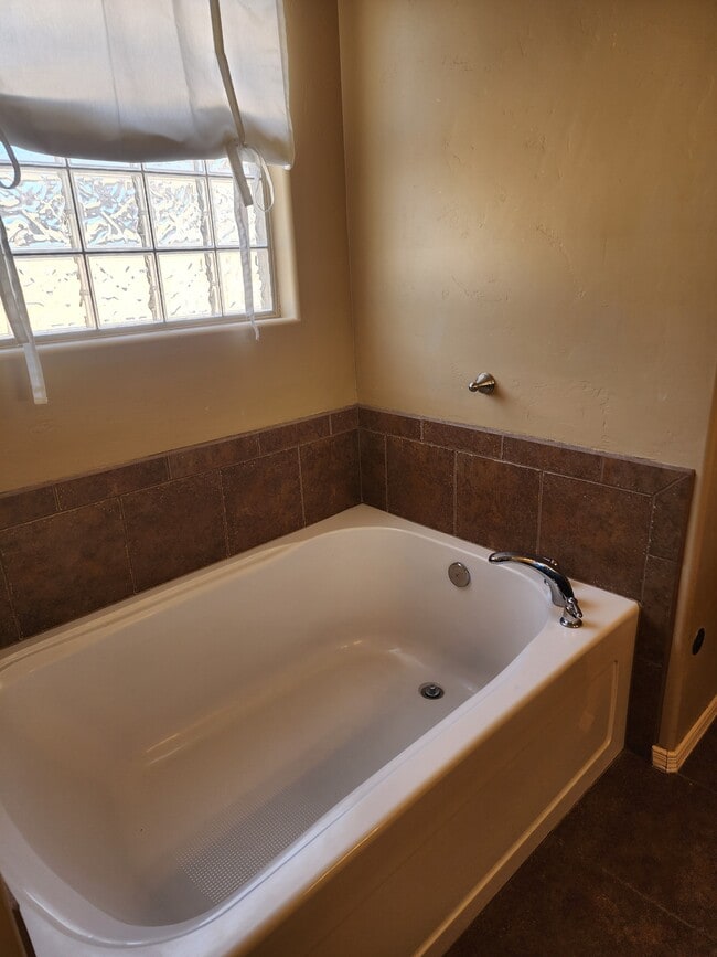 Building Photo - 7571 Vista de Oeste Pl