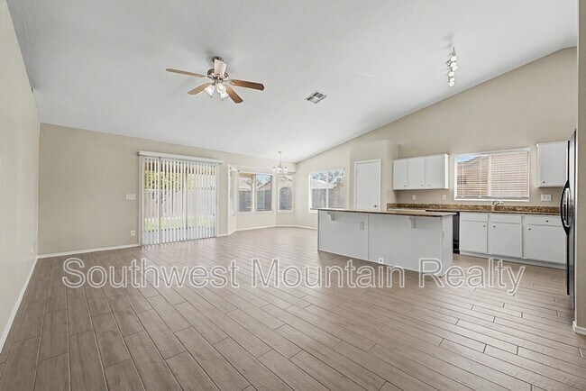 Building Photo - 2272 E Remington Pl