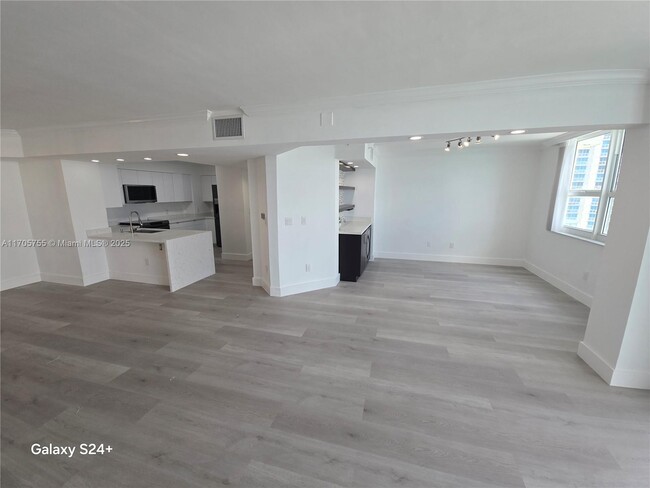 Primary Photo - 1155 Brickell Bay Dr