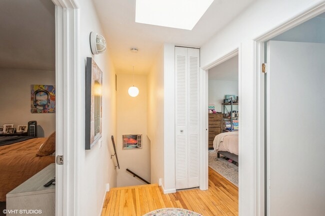 Building Photo - 2103 N Larrabee St