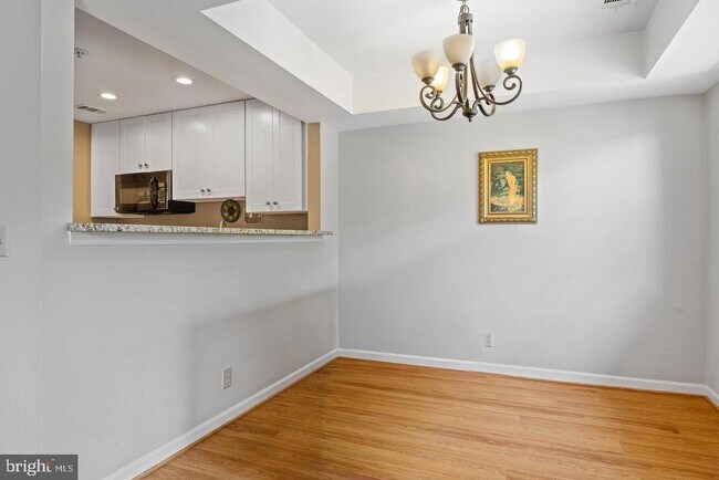 Building Photo - 5705 Chapman Mill Dr