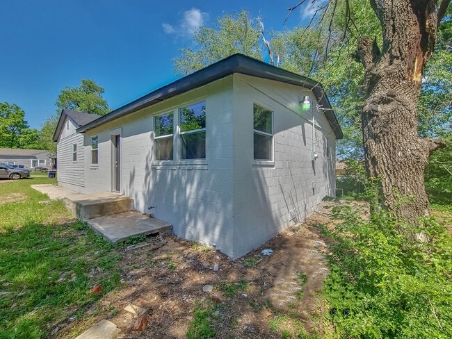 Building Photo - Newly Remodeled FOUR bedroom home in Spencer! FOR RENT!