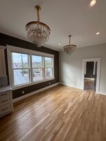 Building Photo - 688 King St