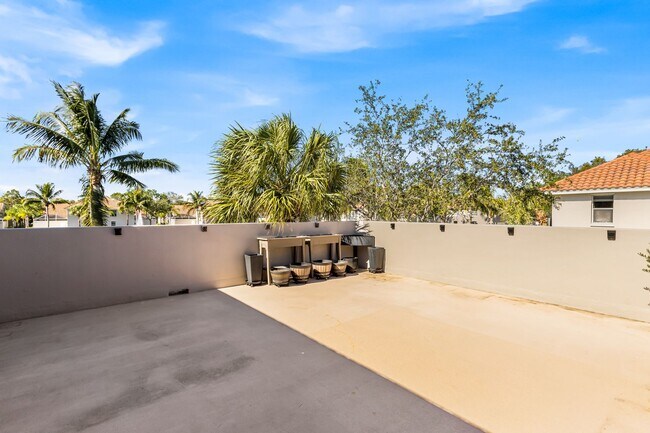 Building Photo - ** COURTYARDS AT QUAIL WOODS ** 2 BED + DEN / 2 BATH - TOWNHOME - NORTH NAPLES - ANNUAL RENTAL