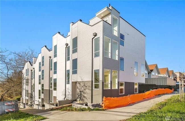 Primary Photo - Charming 3BR Townhome in Seattle