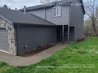 Building Photo - Townhome duplex 1 block form Devils lake i...