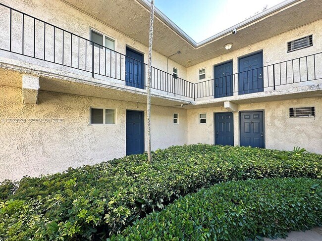 Building Photo - 8601 SW 68th Ct