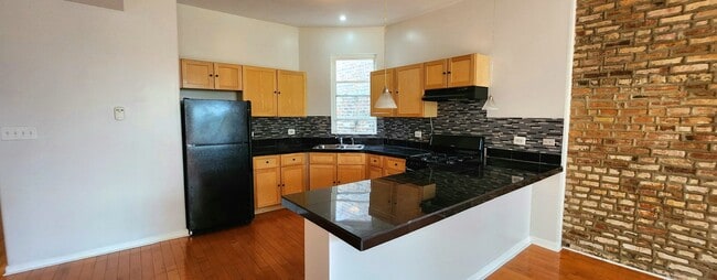 Building Photo - 4609 S Vincennes Ave