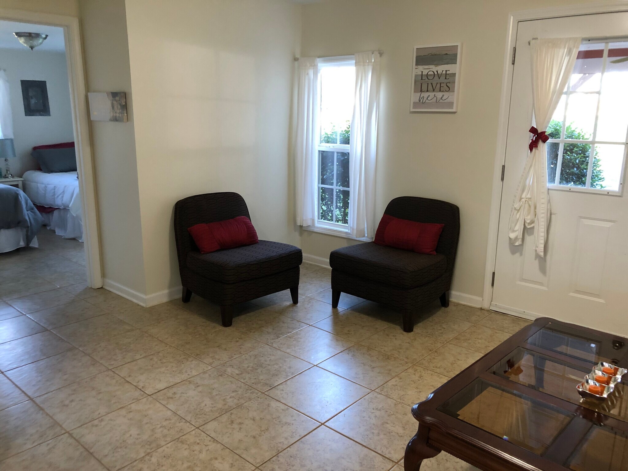 Sitting area - 342 Thurston School Rd