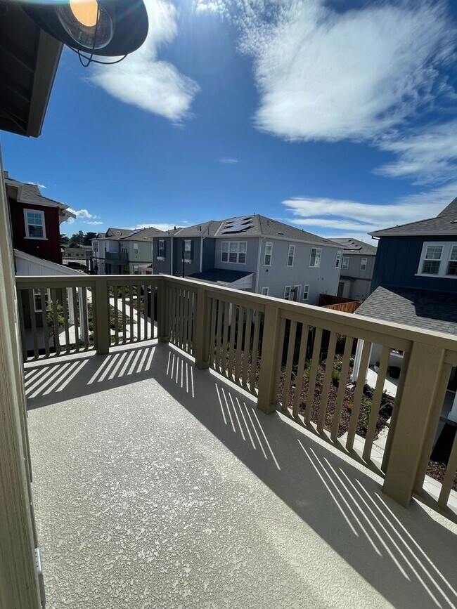 Building Photo - Newer home in Dunes Community