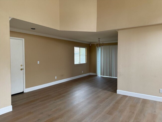 Building Photo - Wonderful Home 3bed/3bath in desirable gated community of Lakeside, Elk Grove