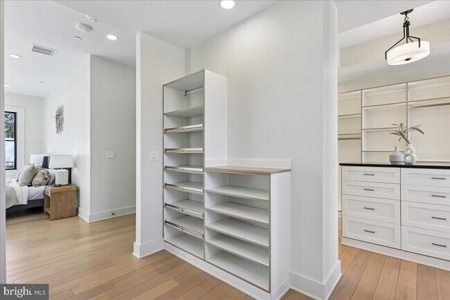 Building Photo - 4428 Albemarle St NW