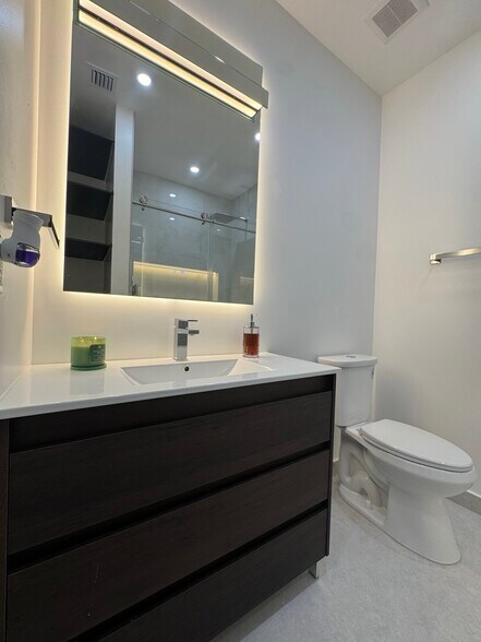 Building Photo - 8366 SW 37th St