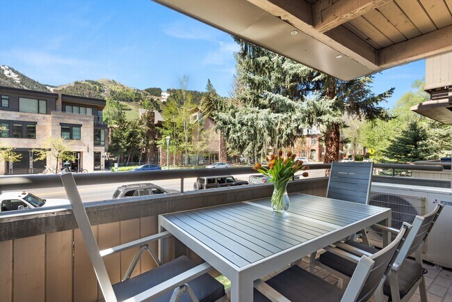 Building Photo - 600 E Main St