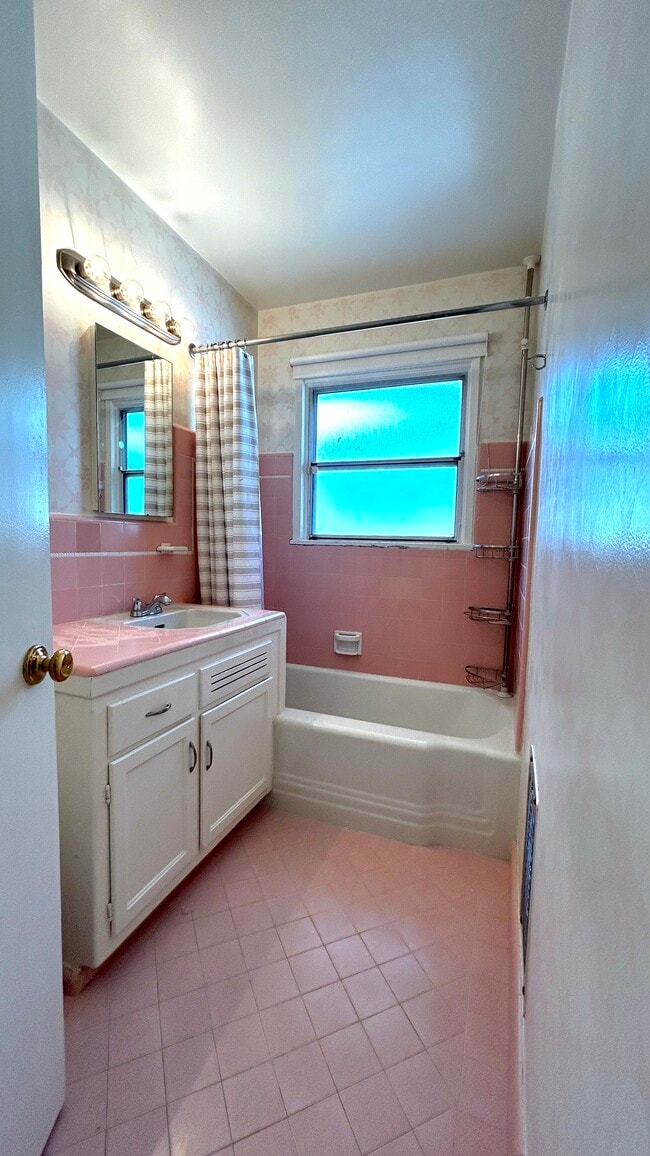 Building Photo - 251 S Church Ln