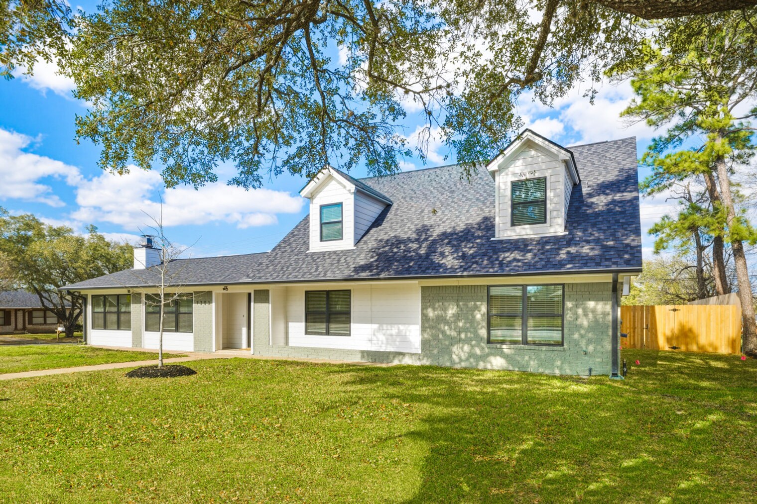 Building Photo - 1303 Langford St