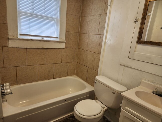 Primary Photo - 809 S Avenue A