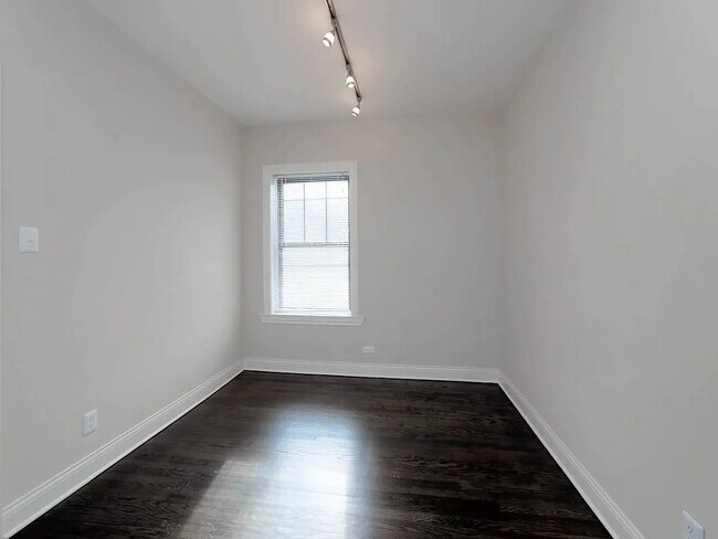 Building Photo - 3700 N Bosworth Ave
