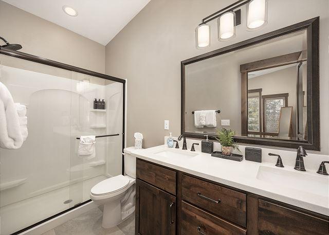 Building Photo - 65 Bluestem Ct