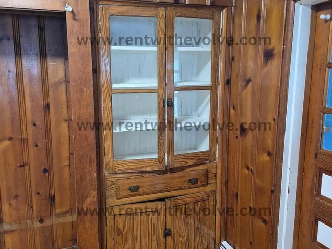 Building Photo - 209 N Walnut St