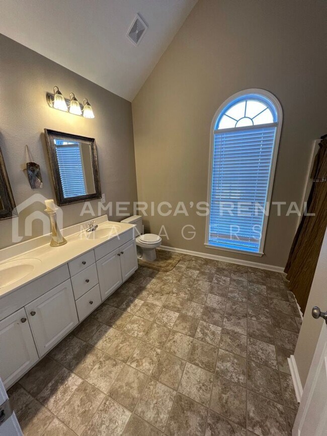 Building Photo - 141 Flagstone Ln