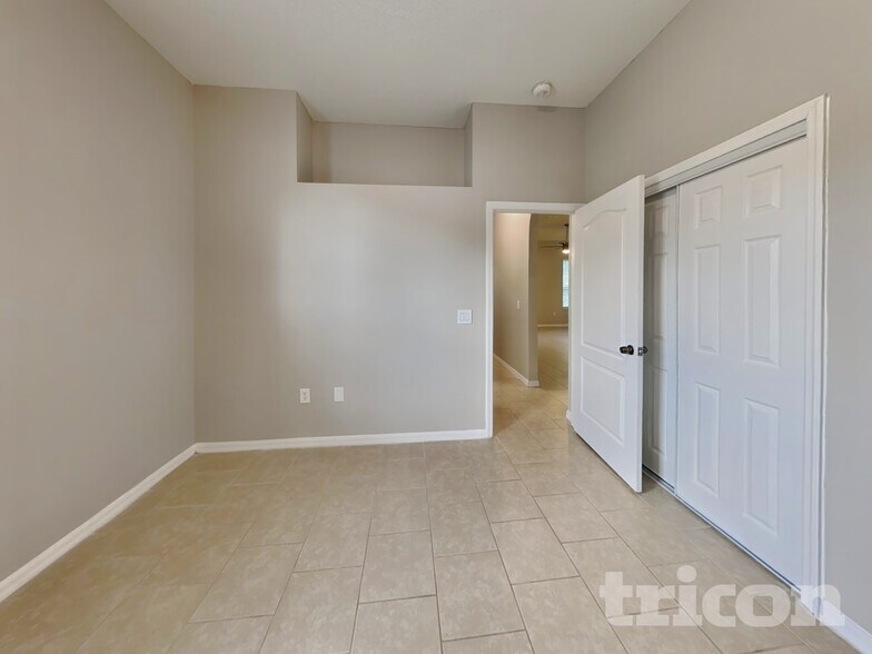 Building Photo - 250 Parkview Dr