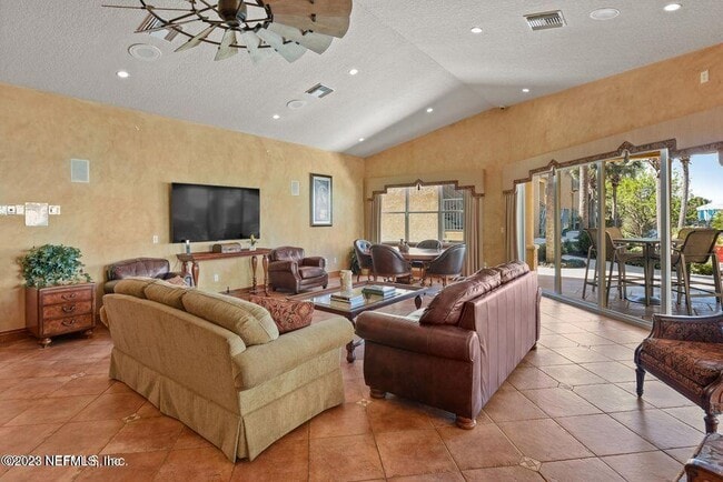 Building Photo - 201 25th Ave S