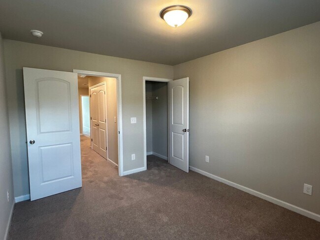 Building Photo - Spacious Brand New 4BR Townhome in Norcross