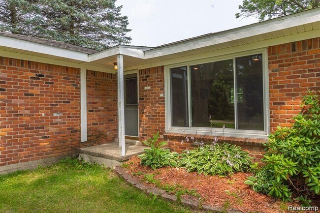 Building Photo - 2754 Candlewick Dr