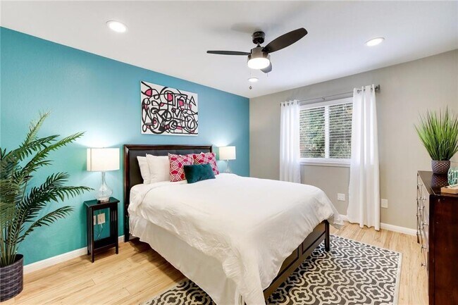 Building Photo - 609 Upson St