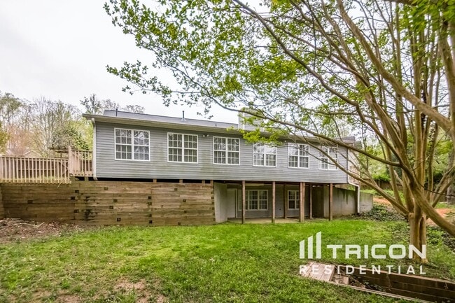 Building Photo - 1440 Brookdale Dr